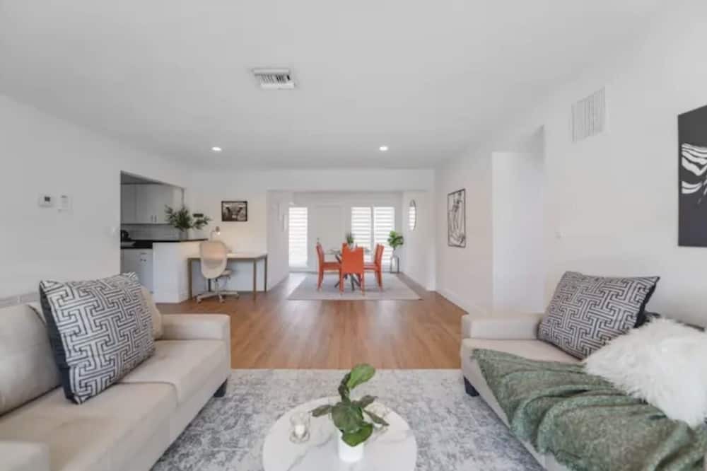Photo of Livingroom in Bel Air