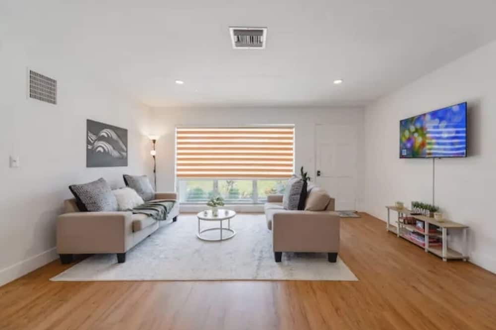 Photo of Livingroom in Bel Air