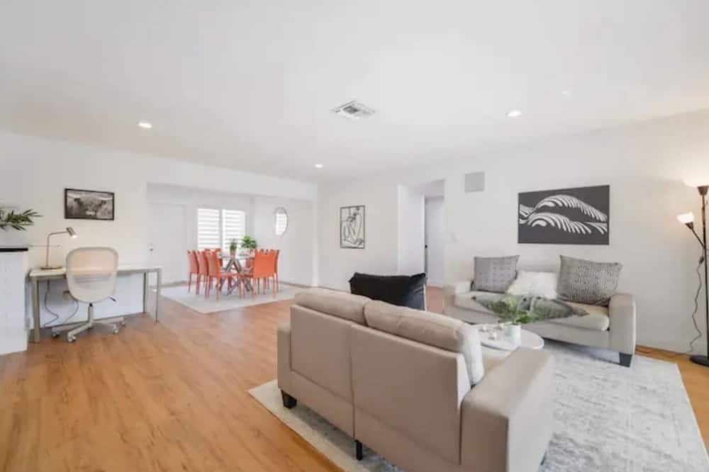 Photo of Livingroom in Bel Air