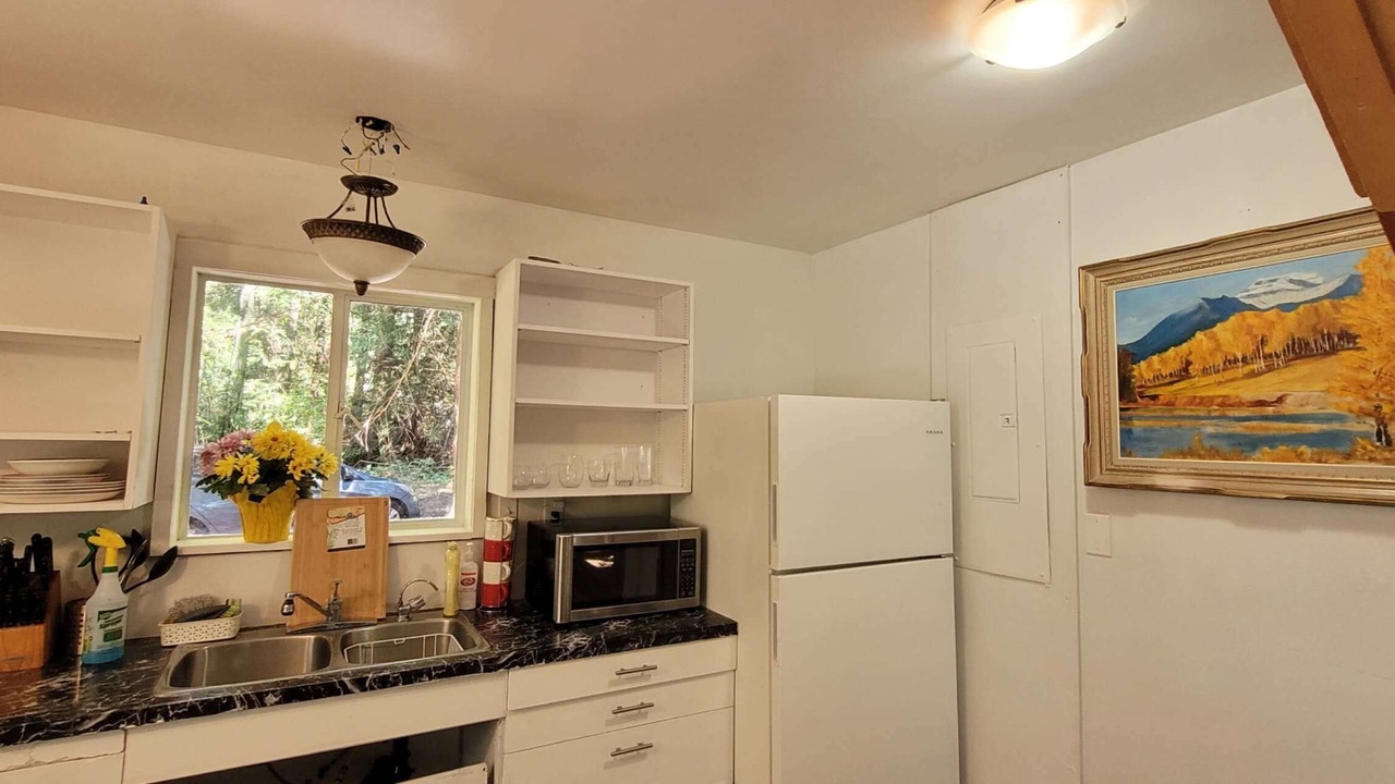 Photo of Kitchen in Sliammon