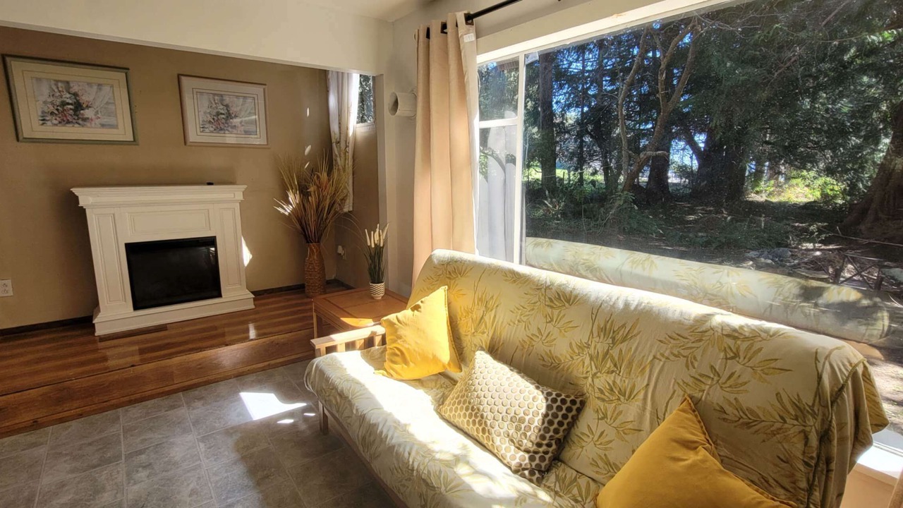 Photo of Livingroom in Sliammon