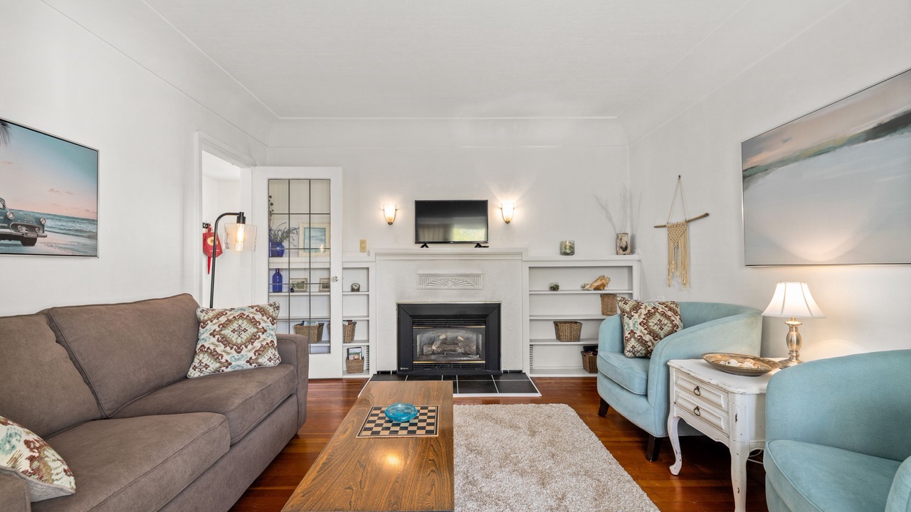Photo of Livingroom in Esquimalt