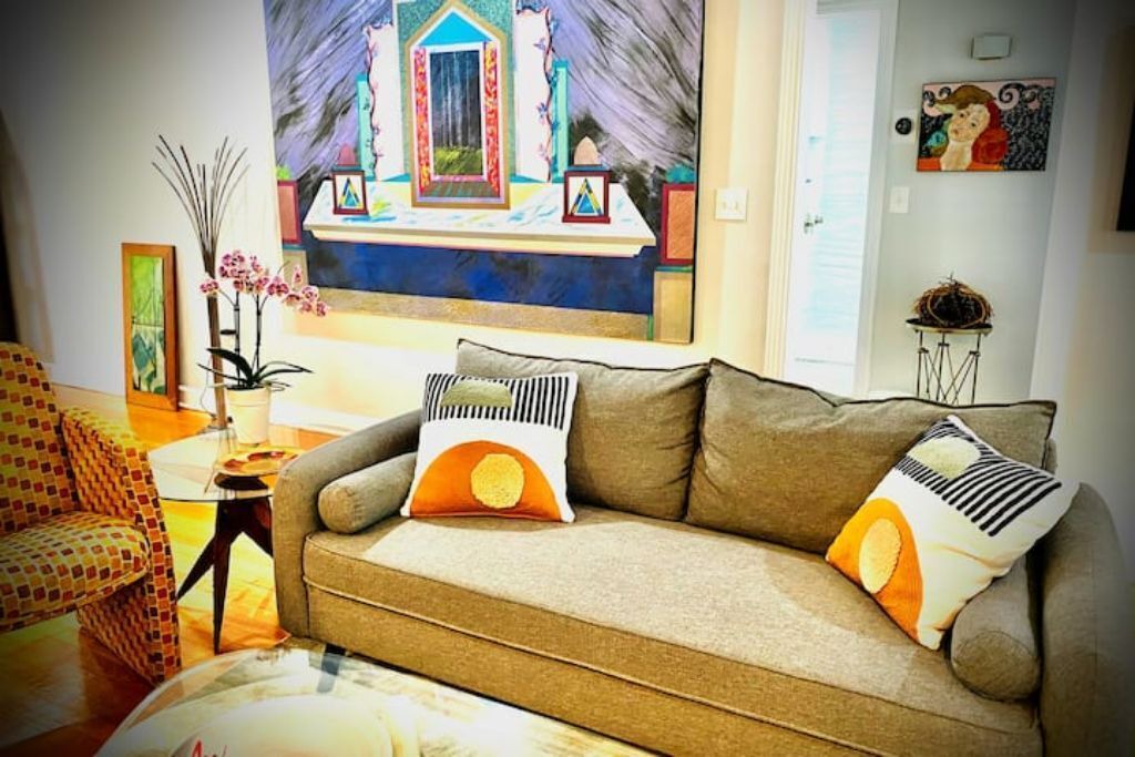 Photo of Livingroom in Parrot Cove