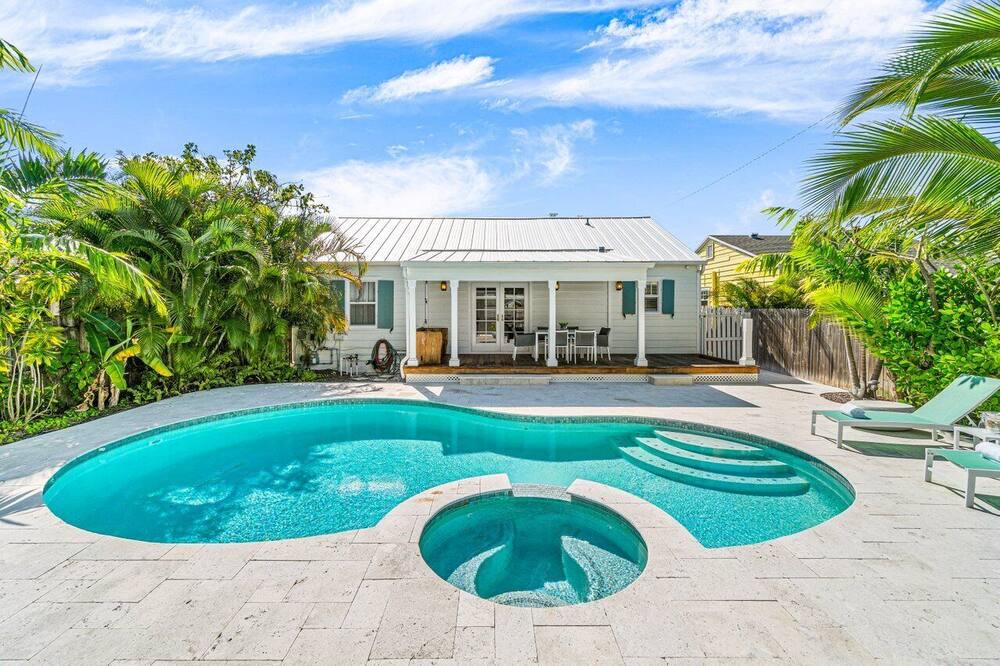Photo of Outdoor in Parrot Cove