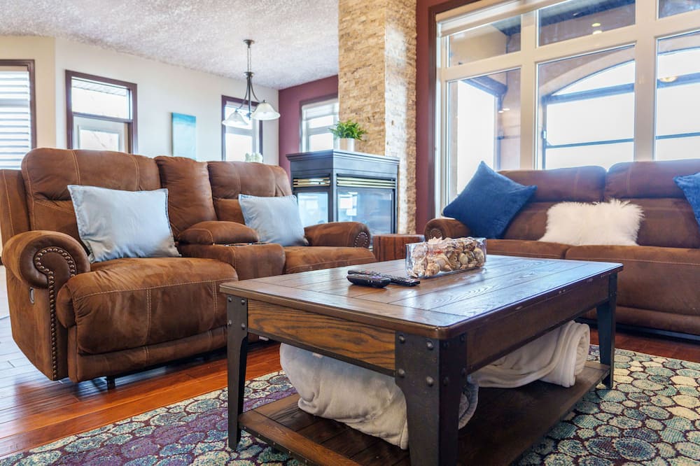 Photo of Livingroom in Central Alberta
