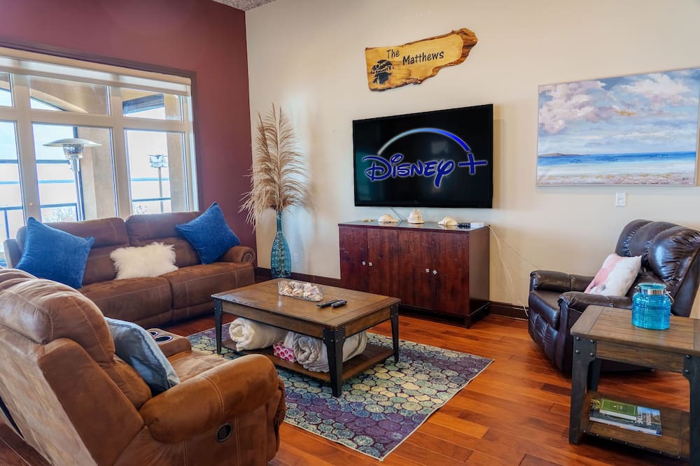 Photo of Livingroom in Central Alberta