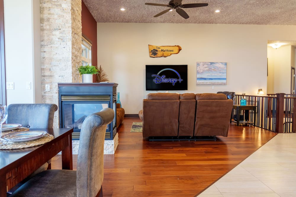 Photo of Livingroom in Central Alberta