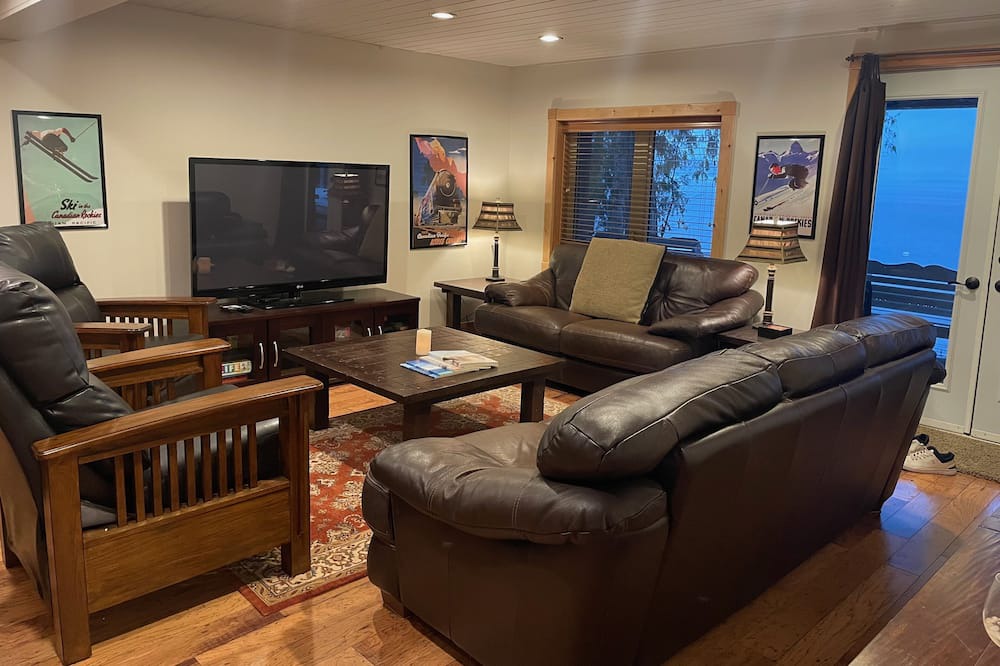 Photo of Livingroom in Eagle Bay