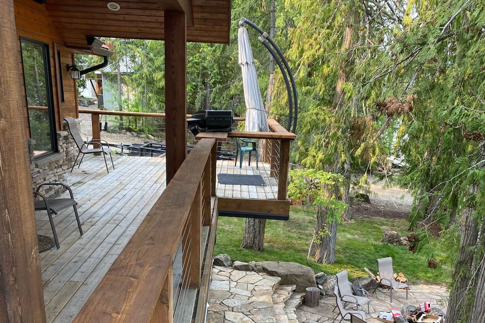 Photo of Patio Balcony in Eagle Bay