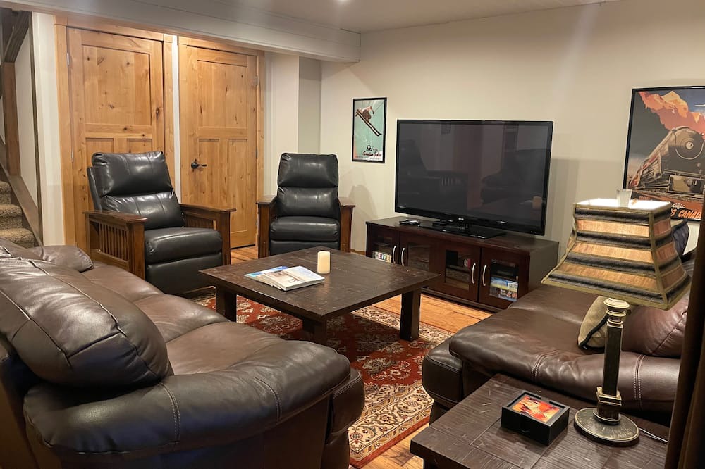 Photo of Livingroom in Eagle Bay