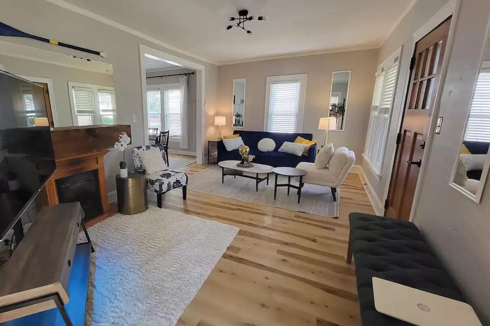 Photo of Livingroom in Mayfield Heights