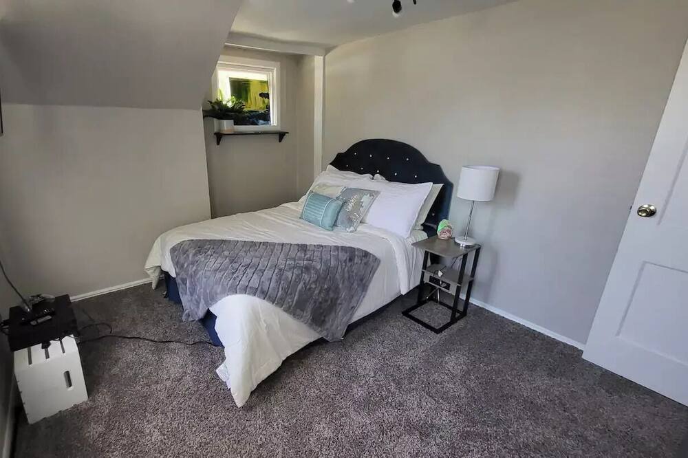 Photo of Bedroom in Mayfield Heights