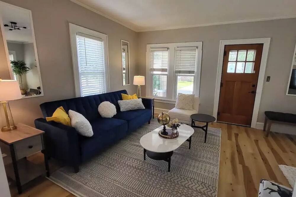 Photo of Livingroom in Mayfield Heights