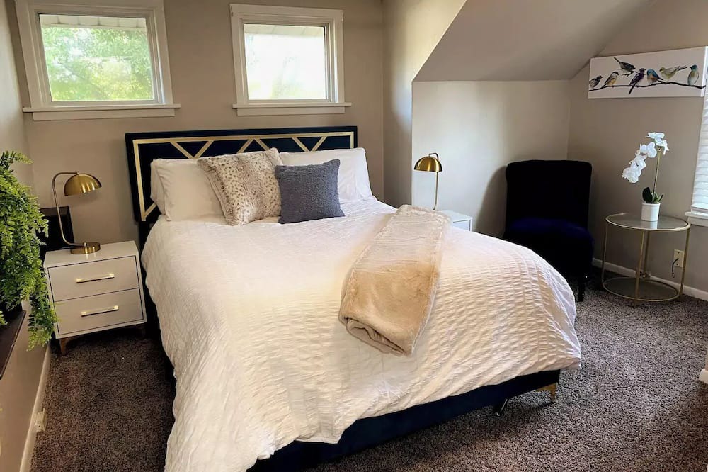 Photo of Bedroom in Mayfield Heights