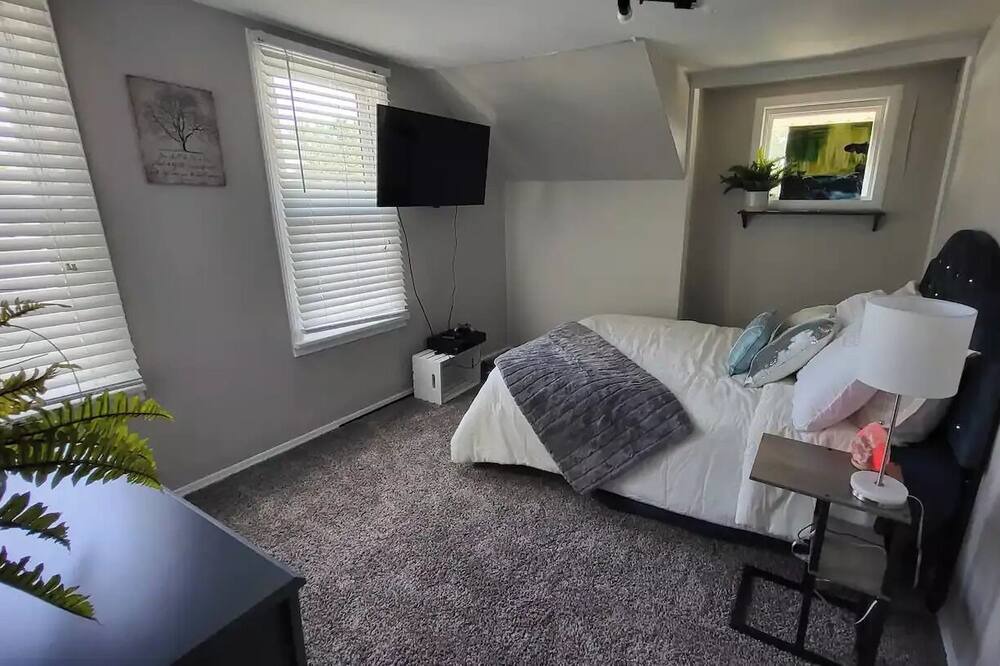 Photo of Bedroom in Mayfield Heights
