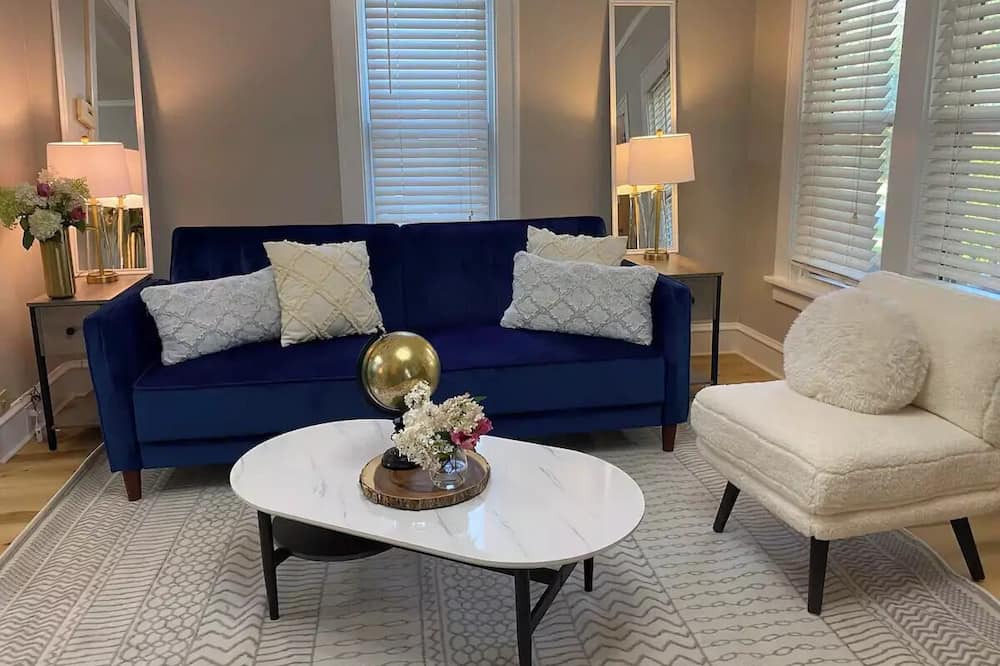 Photo of Livingroom in Mayfield Heights