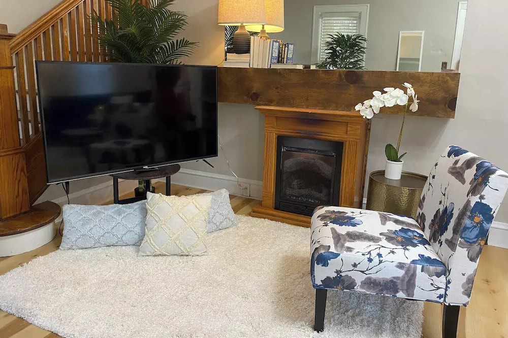 Photo of Livingroom in Mayfield Heights
