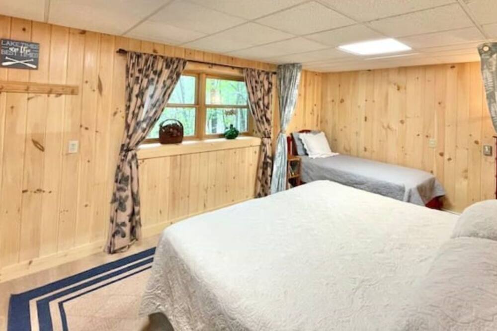 Photo of Bedroom in Clemons