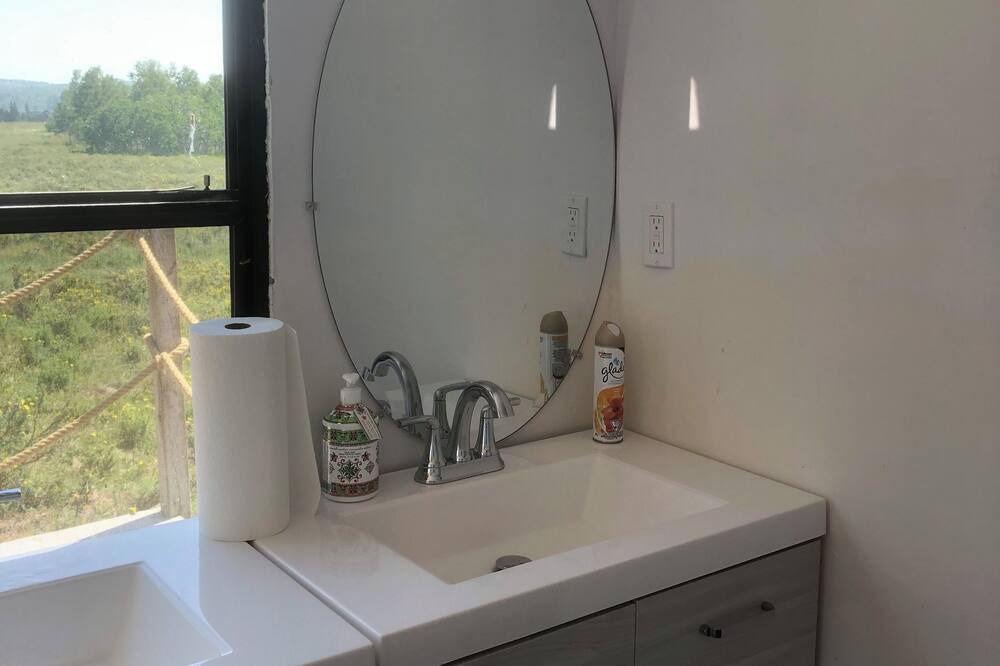 Photo of Bathroom in Bighorn No. 8