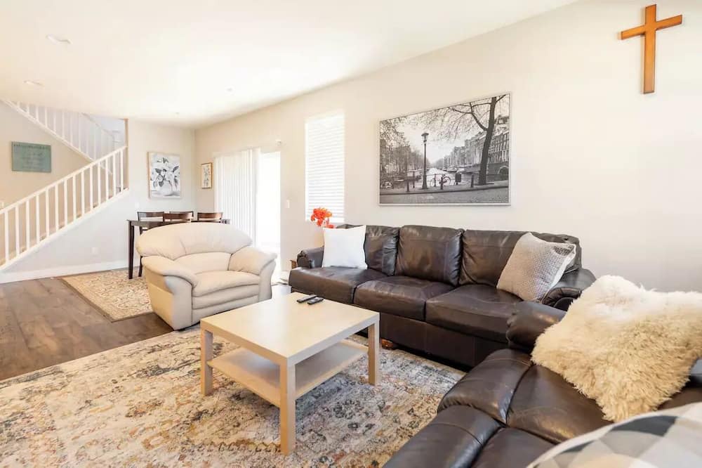 Photo of Livingroom in Gateway