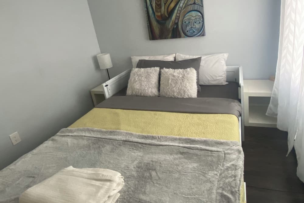 Photo of Bedroom in Sechelt