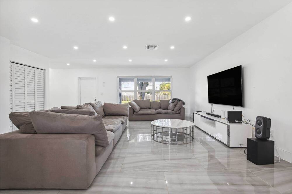 Photo of Livingroom in Ives Estates