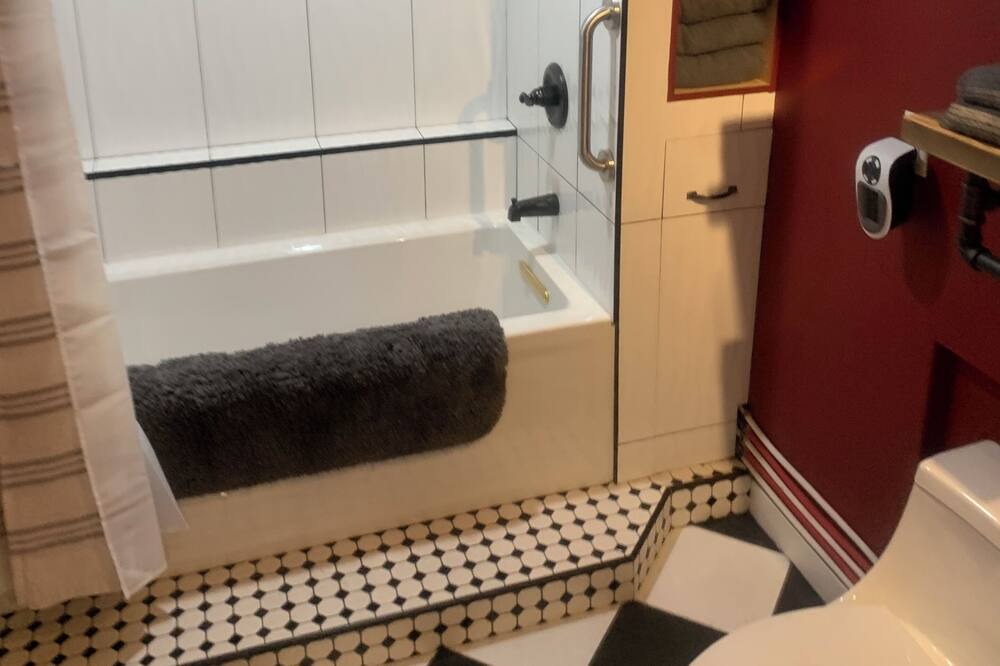 Photo of Bathroom in Calahoo
