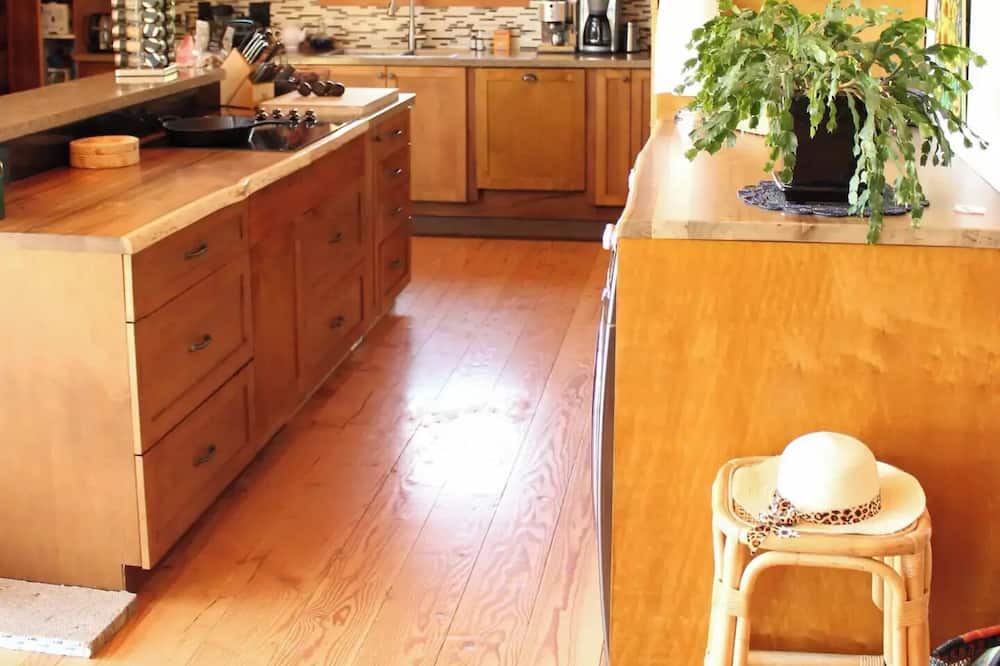 Photo of Kitchen in Shawnigan Lake