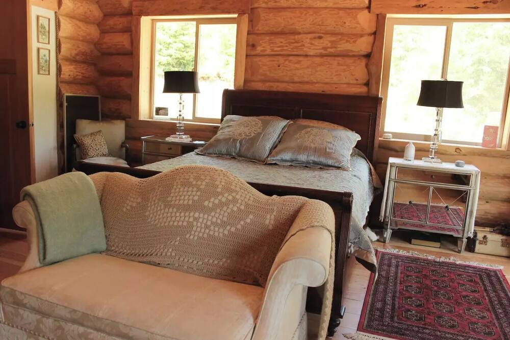 Photo of Bedroom in Shawnigan Lake