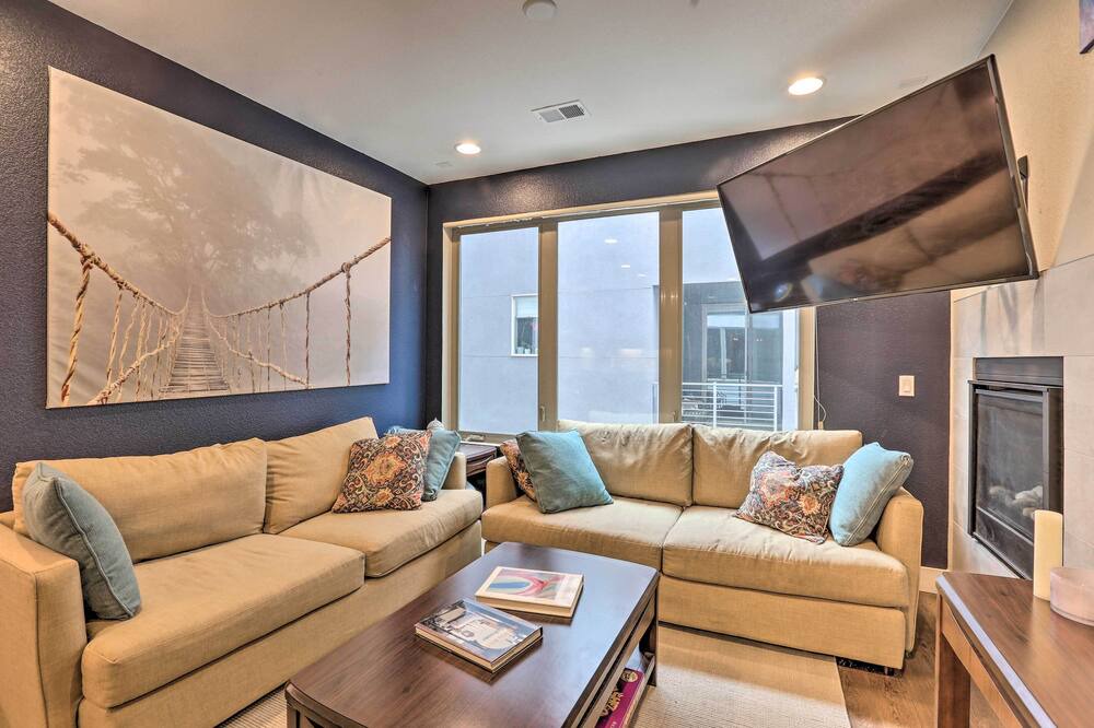 Photo of Livingroom in Civic Center