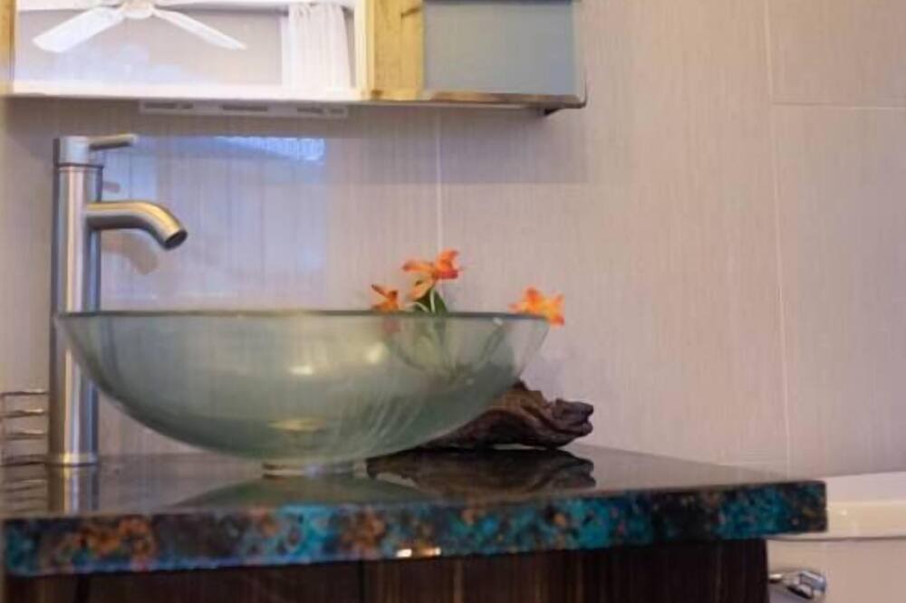 Photo of Bathroom in Beachway Estates