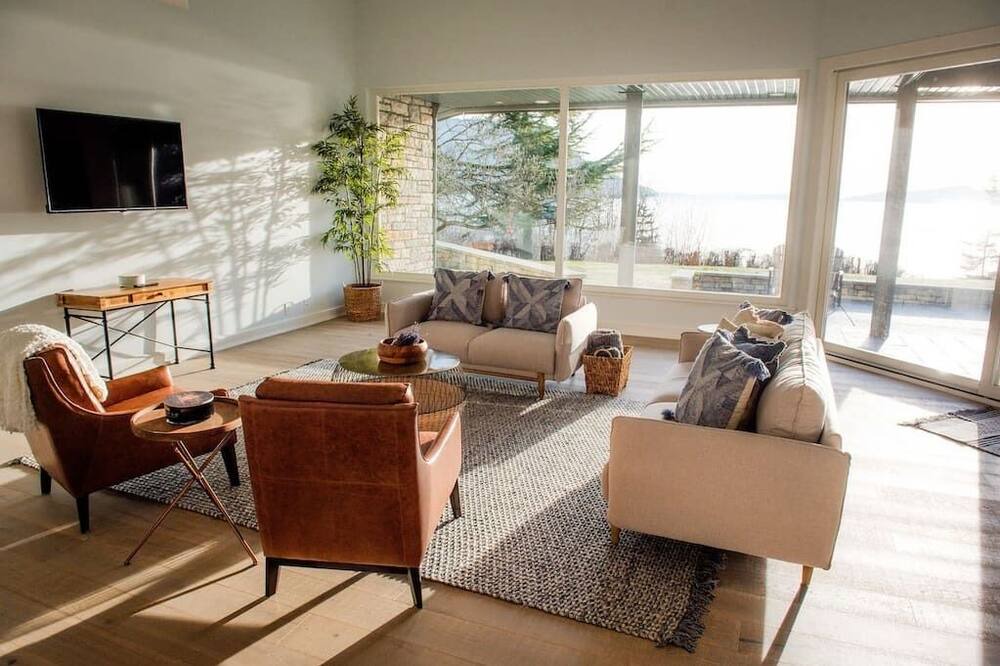 Photo of Livingroom in Cobble Hill