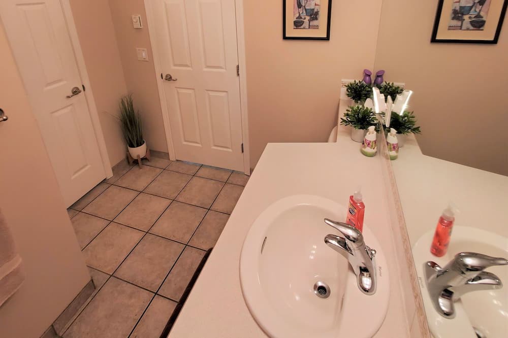 Photo of Bathroom in Okanagan-Similkameen