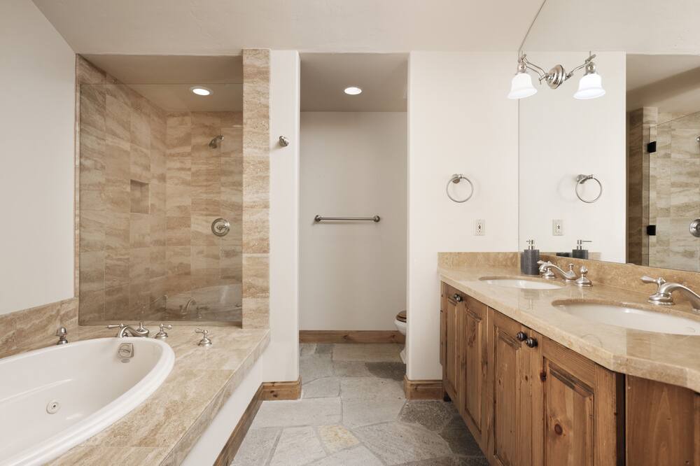 Photo of Bathroom in Aspen