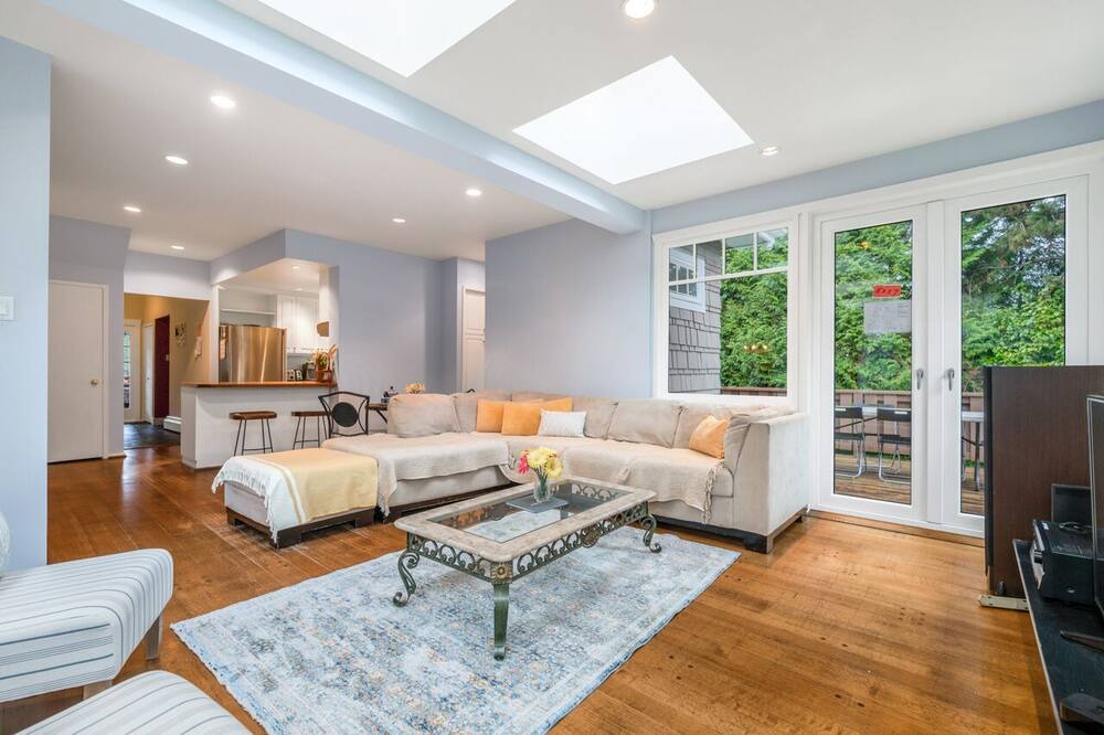 Photo of Livingroom in Kerrisdale
