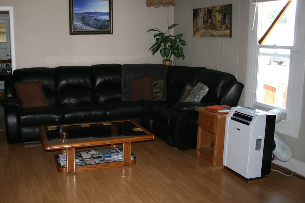 Photo of Livingroom in Okanagan-Similkameen