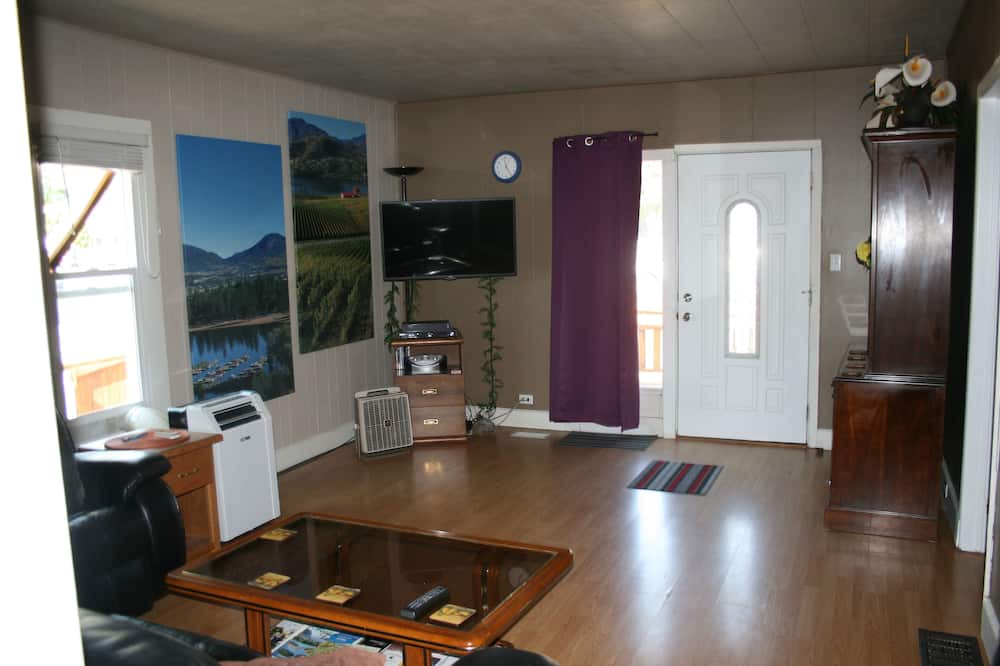 Photo of Livingroom in Okanagan-Similkameen