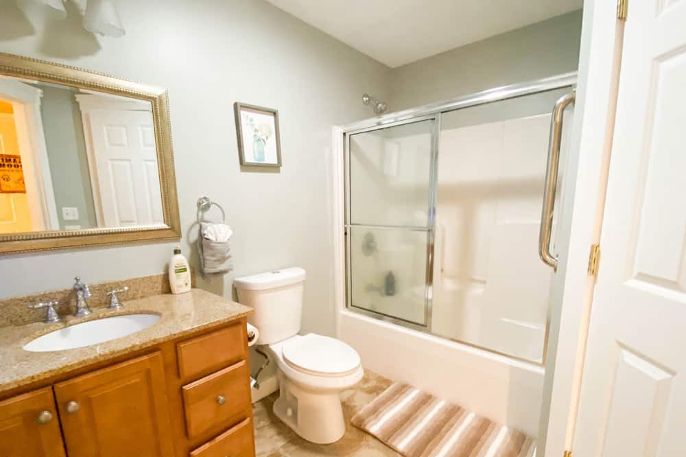 Photo of Bathroom in Glen