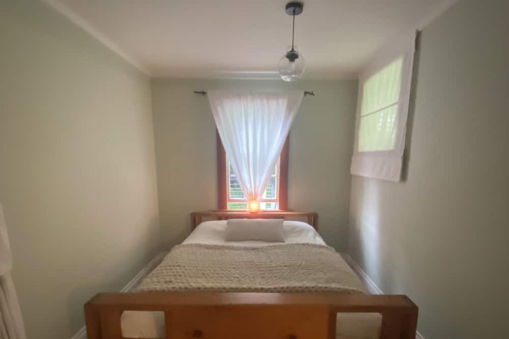 Photo of Bedroom in Britannia Beach