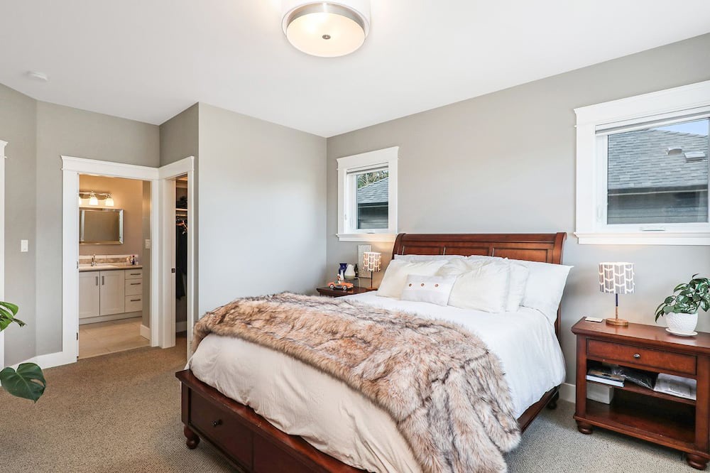 Photo of Bedroom in Courtenay