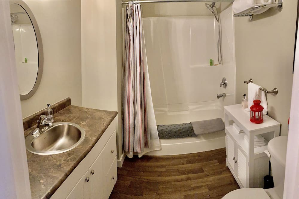 Photo of Bathroom in Anglemont