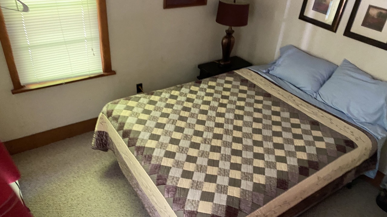 Photo of Bedroom in Huletts Landing
