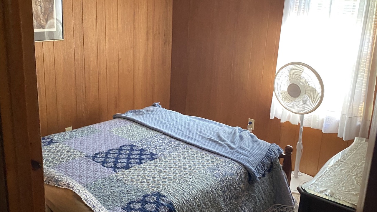 Photo of Bedroom in Huletts Landing