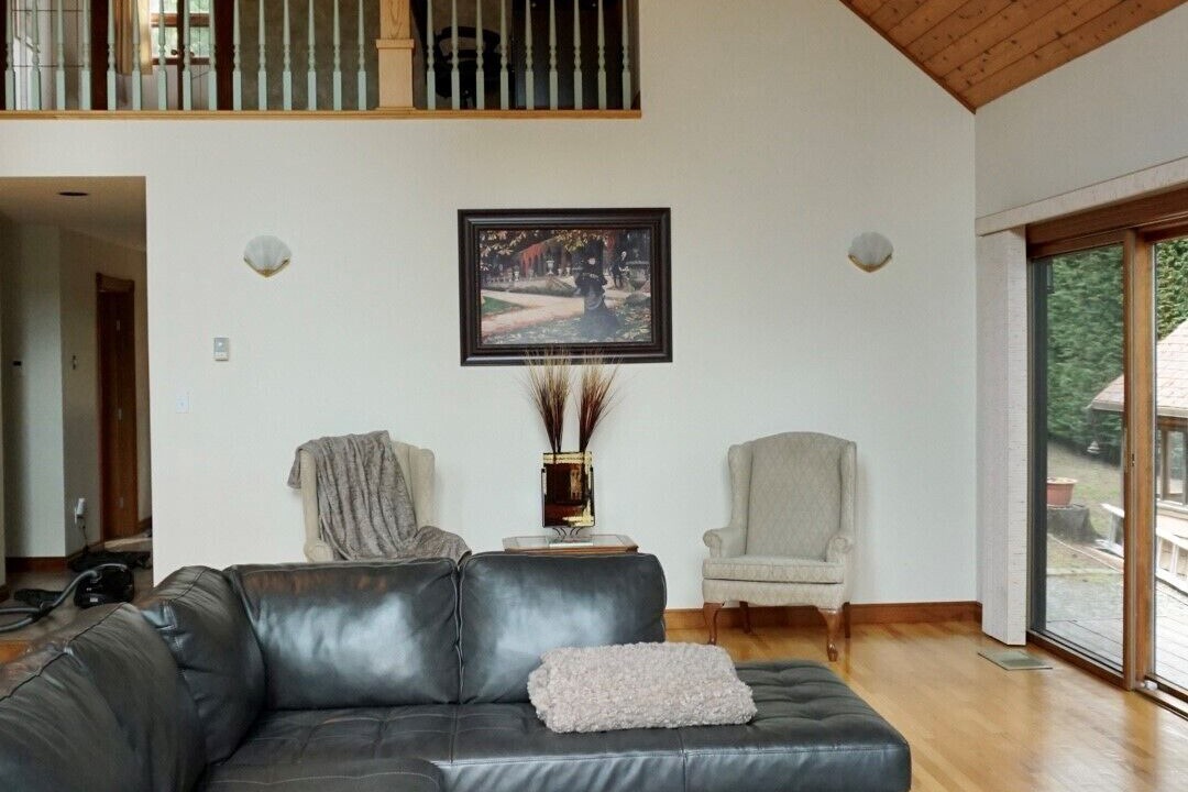 Photo of Livingroom in Shawnigan Lake