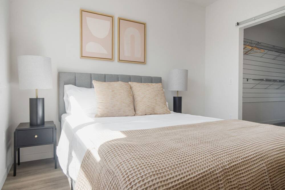 Photo of Bedroom in Five Points