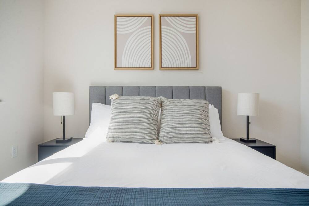 Photo of Bedroom in Five Points