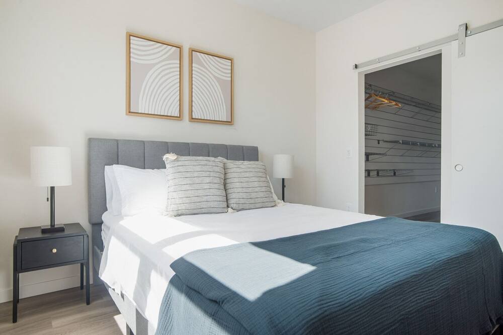 Photo of Bedroom in Five Points