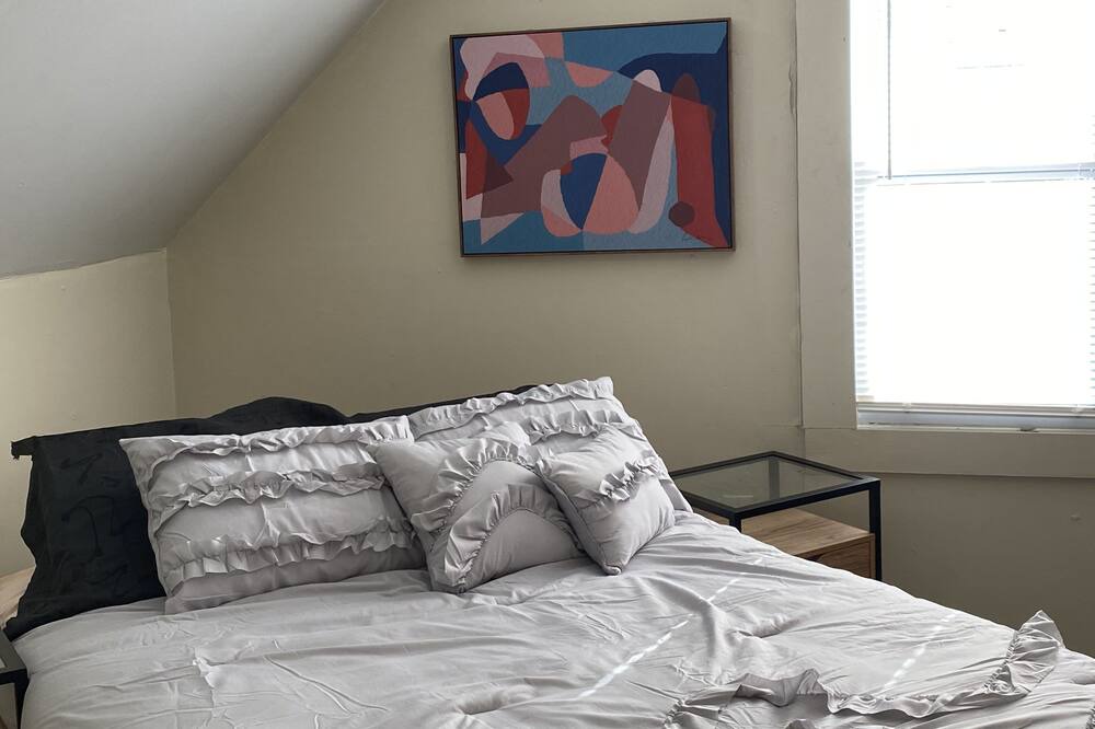 Photo of Bedroom in South Broadway