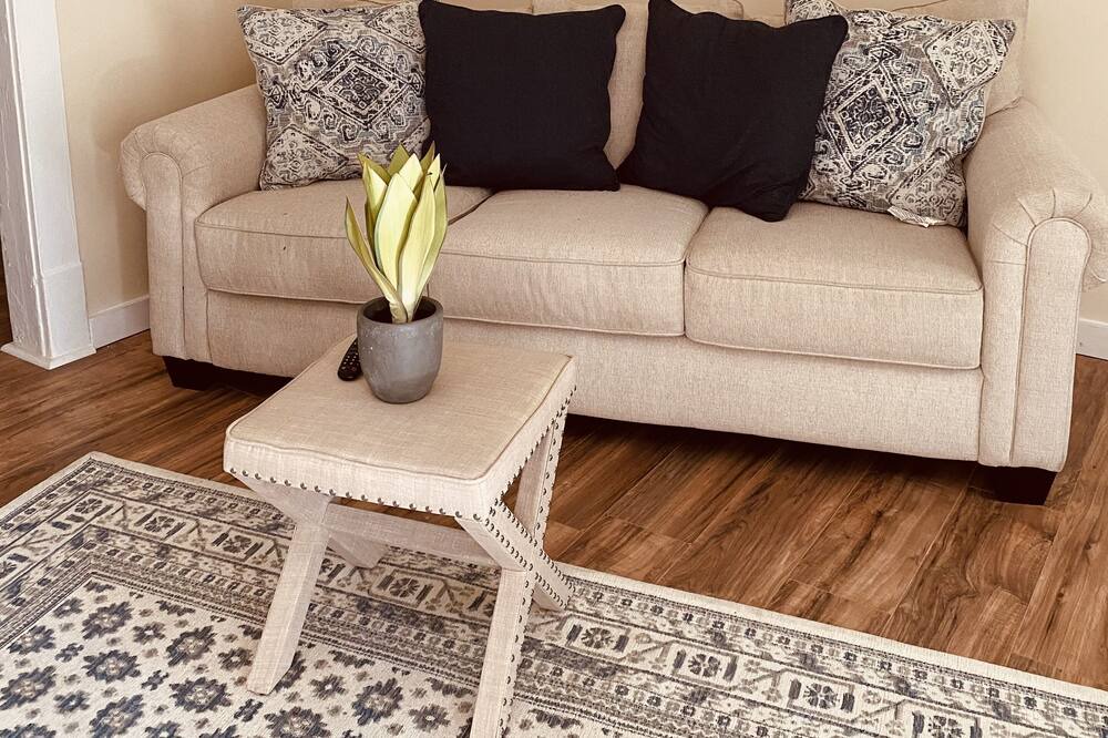 Photo of Livingroom in South Broadway