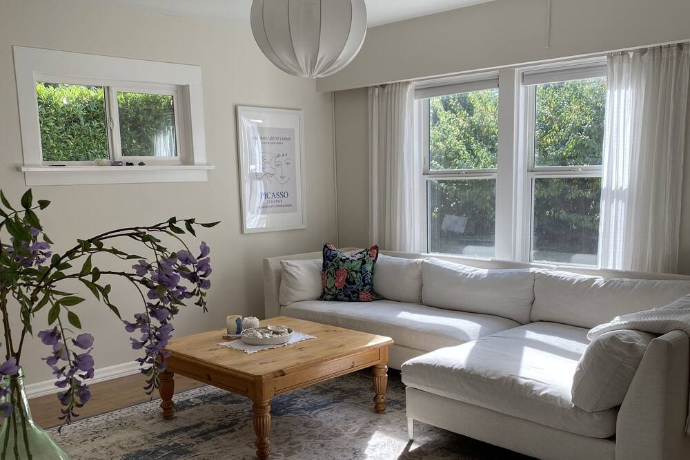 Photo of Livingroom in Port Moody